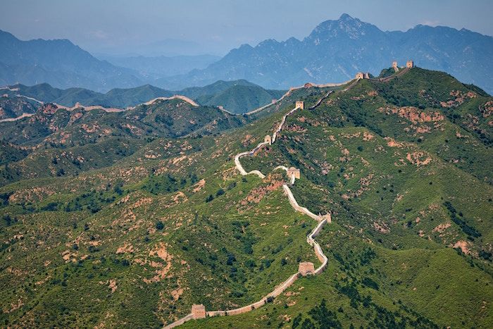 qué ver en Pekín, qué hacer en Beijing, qué ver en Pekín en 3 días, itinerario Pekín 4 días, exención visado China para españoles 2026, viajar a China 30 días sin visado, mejores secciones Gran Muralla China, cómo visitar la Ciudad Prohibida, guía de los Hutongs de Pekín, excursiones en español en Pekín, consejos para viajar a Pekín por libre, registro policial China para turistas, dónde dormir en Pekín mejores zonas, escala en Pekín qué ver, Templo del Cielo entradas y horarios, Palacio de Verano Pekín cómo llegar, mercados de Pekín para comprar imitaciones, precio transporte aeropuerto Pekín al centro, qué ver en el Distrito 798 de arte, comer pato laqueado en Pekín.
