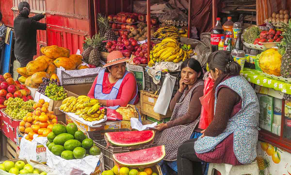 Mujeres en un mercado de La Paz, Bolivia