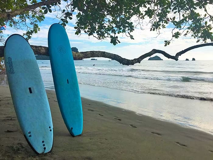 Surf en las playas de Manuel Antonio Costa Rica