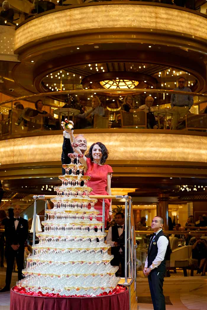 Guía para tu primer crucero: trucos que la naviera NO te contará 11 La noche del capitán en mi primer crucero por Reino Unido