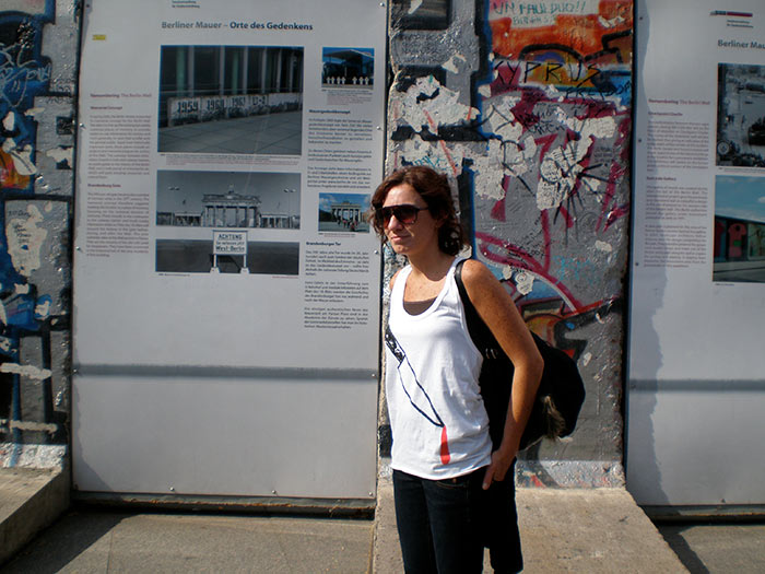 Qué ver en Berlín en 2 días: guía completa 2025 4 Qué ver en Berlín, Qué ver en Berlín en 2 días, Berlín en 2 días itinerario, Qué ver en Berlín en un fin de semana, Berlin 2 días imprescindibles, Itinerario Berlín 2 días mujeres sola, Qué ver en Berlín en 1 día, Mejores barrios para dormir en Berlín, Cómo llegar del aeropuerto BER al centro, Reservar visita Reichstag cúpula gratis, Entradas Pergamonmuseum / Neues Museum precios y horarios, East Side Gallery dirección y cómo llegar, Checkpoint Charlie museo precio y horario, Berlin Welcome Card ¿conviene para 2 días?, Tours gratis en español Berlín reservar