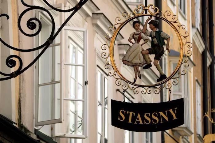 Qué ver en SALZBURGO: guía completa (fortaleza, miradores, navidad…) 18 Calle peatonal del centro histórico de Salzburgo, Austria