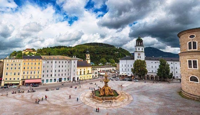 Qué ver en SALZBURGO: guía completa (fortaleza, miradores, navidad…) 6 Qué ver en Salzburgo, Salzburgo Austria, qué ver en Salzburgo en 2 días, qué hacer en Salzburgo con niños, qué ver en Salzburgo en invierno/navidad, cómo llegar a Salzburgo desde Viena, mejores miradores de Salzburgo, dónde comer en Salzburgo centro histórico qué ver en Salzburgo gratis, tour de The Sound of Music en Salzburgo, dónde filmaron Sonrisas y lágrimas,, qué museos visitar en Salzburgo, qué ver en Austria, hoteles cerca de la fortaleza Hohensalzburg, Fortaleza de Hohensalzburg, Palacio de Mirabell, Residenzplatz (“Plaza de la Residencia”)