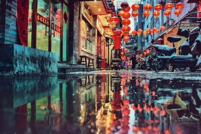 Calles de Pekín con sus farolillos, centro de Beijing, Daxing al centro , Aeropuerto Pekín Daxing al centro, del aeropuerto Daxing a Pekín, Cómo ir del aeropuerto Pekín DAXING al centro de la ciudad, Beijing, Pekín, qué ver en Pekín, metro aeropuerto Daxing, tren aeropuerto Daxing, taxi Aeropuerto Pekín Daxing, autobús aeropuerto Pekín Daxing, metro Daxing al centro de Pekín, China, 
