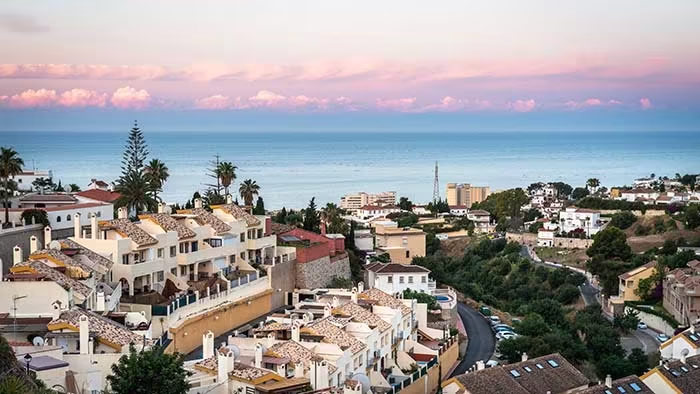 Fuengirola, Costa del Sol, Ruta por la Costa del Sol en coche, Pueblos con encanto en la Costa del Sol, Mejores playas de la Costa del Sol para familias, Actividades al aire libre en la Costa del Sol, Gastronomía en la Costa del Sol, Consejos para viajar por la Costa del Sol en transporte público, Itinerario de 7 días por la Costa del Sol, ruta por la Costa del Sol, Costa del Sol 5 días, pueblo más bonito de la Costa del Sol, Cuál es la parte más bonita de la Costa del Sol, Cuántos días se necesitan para recorrer la Costa del Sol, Itinerario Costa del Sol, Costa del Sol mapa 