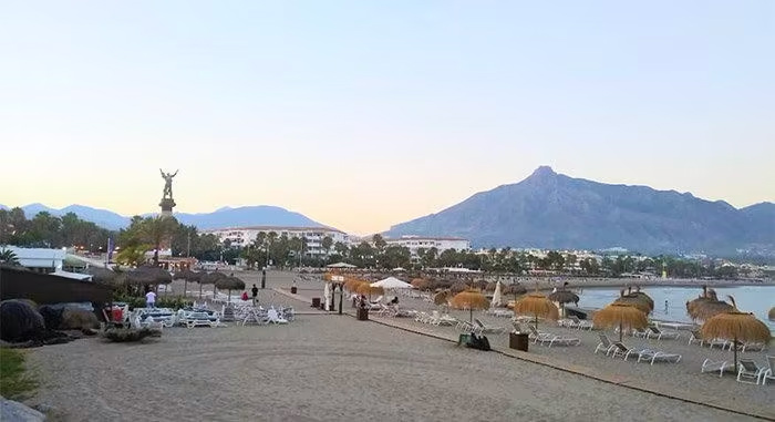 Marbella, Costa del Sol, Ruta por la Costa del Sol en coche, Pueblos con encanto en la Costa del Sol, Mejores playas de la Costa del Sol para familias, Actividades al aire libre en la Costa del Sol, Gastronomía en la Costa del Sol, Consejos para viajar por la Costa del Sol en transporte público, Itinerario de 7 días por la Costa del Sol, ruta por la Costa del Sol, Costa del Sol 5 días, pueblo más bonito de la Costa del Sol, Cuál es la parte más bonita de la Costa del Sol, Cuántos días se necesitan para recorrer la Costa del Sol, Itinerario Costa del Sol, Costa del Sol mapa 