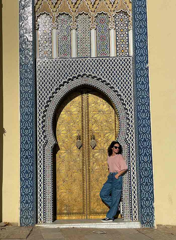 Qué ver en Fez, Fez Marruecos, qué hacer en Fez, Fez qué ver en 1 día, Fez qué ver en 2 días, medina de Fez, curtidurías Fez, qué ver en Fez en 1 día, itinerario imprescindible en Fez, qué ver en Fez en 2 días: ruta por la medina y barrios, mejores miradores Fez atardecer Merenid Tombs, horario y precio Madraza Bou Inania, horario Al-Attarine, mejores riads en Fez zona medina, excursiones desde Fez, qué comer en Fez platos típicos, seguridad para mujeres en Fez, 