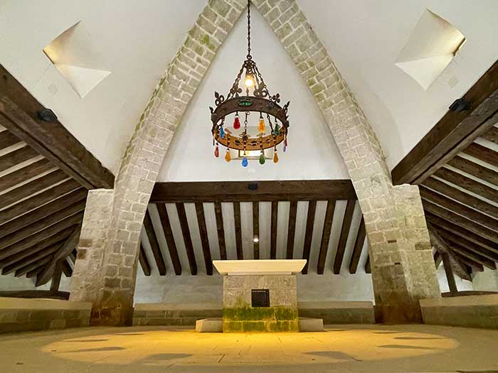 Interior del Silo de Carlomagno, Roncesvalles. Navarra