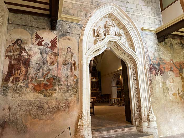 Colegiata Santa María la Mayor, uno de los sitios que ver en Alquézar, Huesca, Aragón