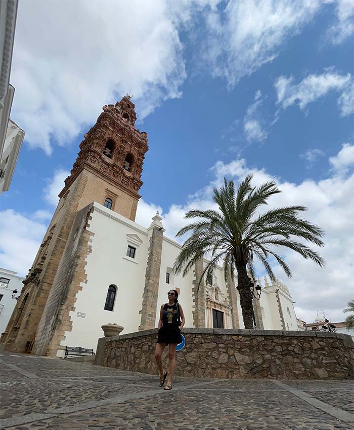 Los 10 pueblos más bonitos de Extremadura: una ruta por sus joyas escondidas 3 Qué ver en Jerez de los Caballeros, qué hacer en Jerez de los Caballeros, Jerez de los Caballeros turismo, visitar Jerez de los Caballeros, Badajoz, Extremadura, Jerez de los Caballeros Badajoz, qué ver en la provincia de Badajoz, fortaleza templaria Jerez de los Caballeros, castillo templario Jerez de los Caballeros, templarios Jerez de los Caballeros, Iglesia San Miguel Arcángel, Pueblos más bonitos de Extremadura