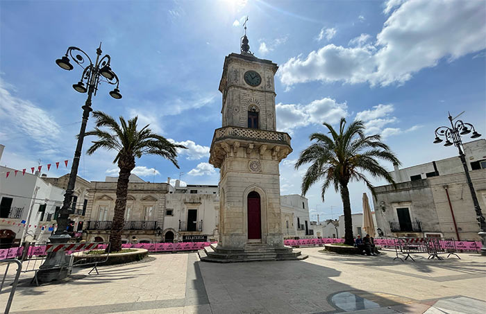 Qué ver en Puglia: guía completa para tu primera visita 7 Piazza Plebiscito en Ceglia Messapica, Valle de Itria, Puglia