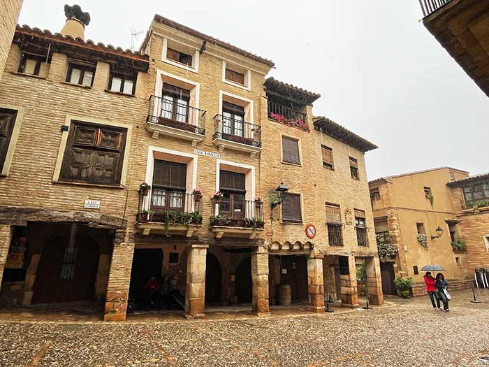 Plaza Mayor de Alquézar, centro histórico. Huesca, Aragón. Uno de los sitios que ver en Alquézar