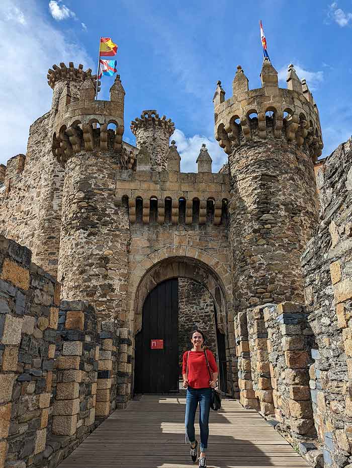 Ruta perfecta por León en primavera: pueblos, viñedos y senderismo 9 castillo templario de Ponferrada, ruta por la provincia de León