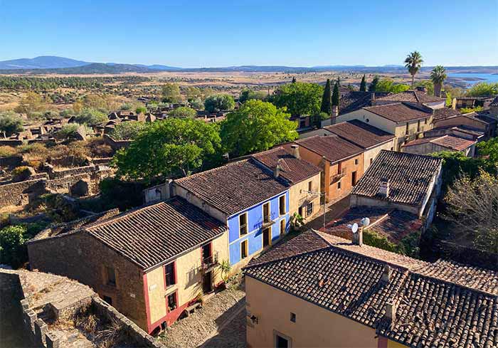 Los 10 pueblos más bonitos de Extremadura: una ruta por sus joyas escondidas 6 Granadilla, provincia de Cácers