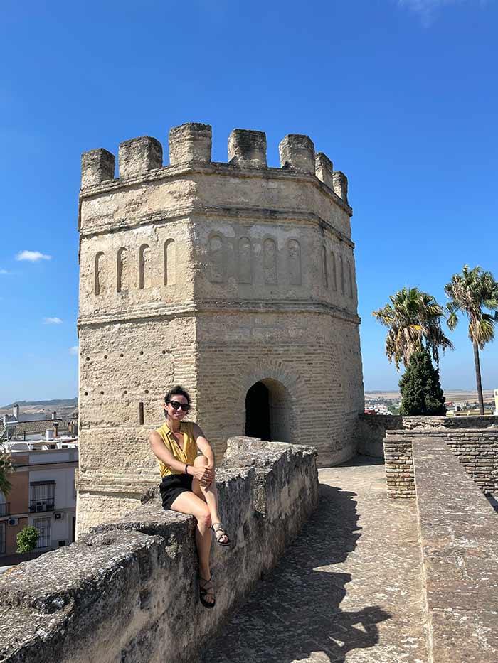 qué ver en Jerez de la Frontera, Jerez de la Frontera, qué hacer en Jerez de la Frontera, qué visitar en Jerez en un día, lugares que ver en Jerez de la Frontera, playas cercanas a Jerez, visita bodegas Jerez, guía Jerez para viajar, cómo llegar a Jerez de la Frontera, dónde comer en Jerez de la Frontera, mejores hoteles Jerez, mejores tabancos en Jerez, Tabancos de Jerez, Qué ver en Cádiz, mejores ciudades en Cádiz, Andalucía, Vero Sinmapa, Sinmapa Web de Viajes, Alcázar de Jerez
