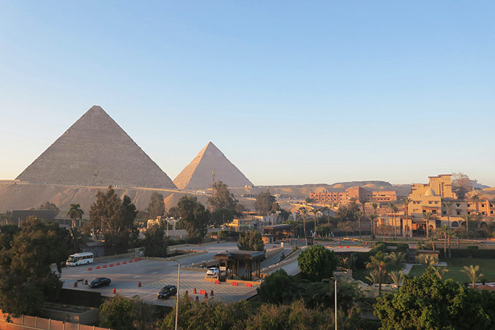 Qué ver en El Cairo: imprescindibles, consejos y mapa 5 El Cairo y las pirámides de fondo, El Cairo, Egipto