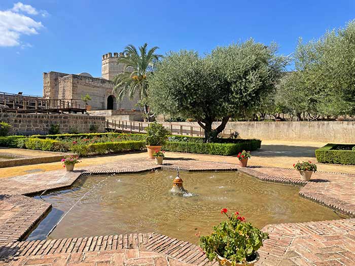 qué ver en Jerez de la Frontera, Jerez de la Frontera, qué hacer en Jerez de la Frontera, qué ver y hacer en Jerez, qué visitar en Jerez en un día, lugares que ver en Jerez de la Frontera, qué ver en Jerez + playas cercanas, visita bodegas Jerez. turismo Jerez de la Frontera, guía Jerez para viajar, cómo llegar a Jerez de la Frontera, dónde comer en Jerez de la Frontera, mejores hoteles Jerez, mejores tabancos en Jerez, Tabancos de Jerez, Qué ver en Cádiz, mejores ciudades en Cádiz, Andalucía, Vero Sinmapa, Sinmapa Web de Viajes,