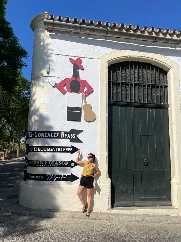 qué ver en Jerez de la Frontera, Jerez de la Frontera, qué hacer en Jerez de la Frontera, qué visitar en Jerez en un día, lugares que ver en Jerez de la Frontera, playas cercanas a Jerez, visita bodegas Jerez, guía Jerez para viajar, cómo llegar a Jerez de la Frontera, dónde comer en Jerez de la Frontera, mejores hoteles Jerez, mejores tabancos en Jerez, Tabancos de Jerez, Qué ver en Cádiz, mejores ciudades en Cádiz, Andalucía, Vero Sinmapa, Sinmapa Web de Viajes, Bodegas en Jerez, visitar bodegas en Cádiz, Tío Pepe, bodegas González Byass