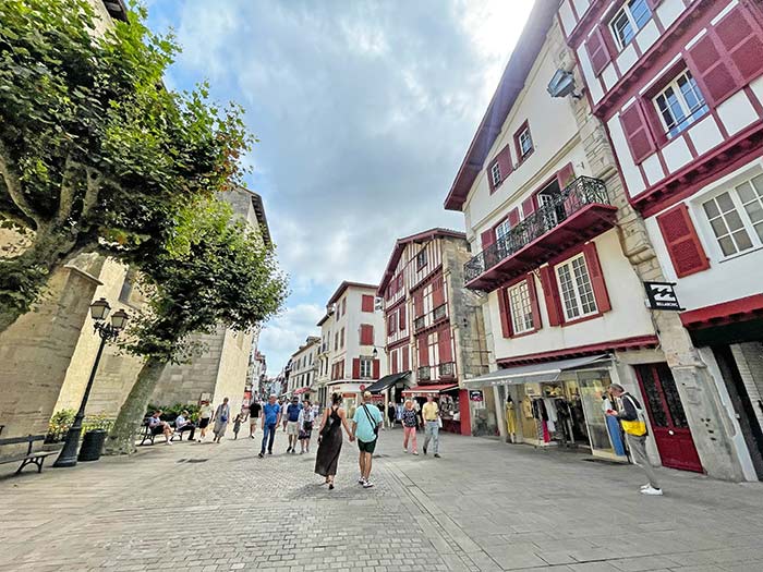 Qué ver en San Juan de Luz, Francia: guía imprescindible 4 San Juan de Luz, qué ver en San Juan de Luz, País Vasco Francés, qué ver en el país vasco francés, qué ver cerca de San Sebastián, hotel en San Juan de Luz Francia, Qué ver en el norte de Francia, centro histórico San Juan de Luz, Iglesia de San Juan Bautista San Juan de Luz, Plaza Luis XIV San Juan de Luz, Maison de l’Infante San Juan de Luz,