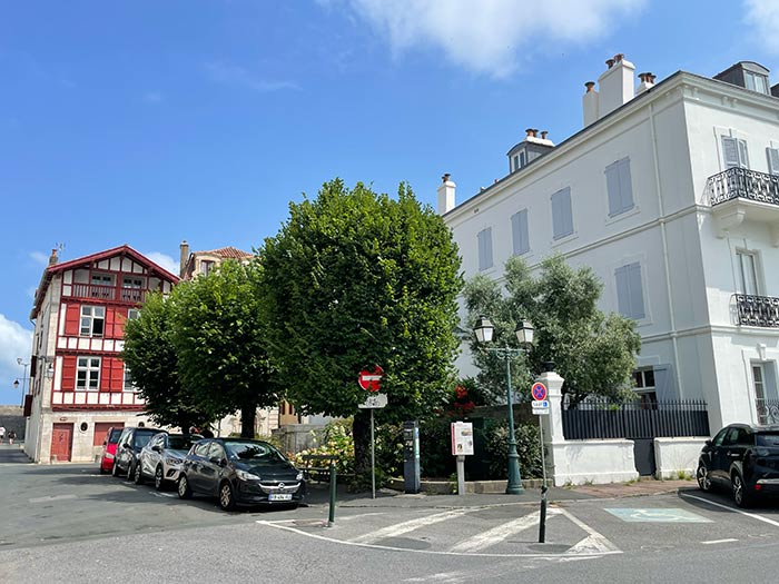 Qué ver en San Juan de Luz, Francia: guía imprescindible 11 San Juan de Luz, qué ver en San Juan de Luz, País Vasco Francés, qué ver en el país vasco francés, qué ver cerca de San Sebastián, hotel en San Juan de Luz Francia, Qué ver en el norte de Francia, centro histórico San Juan de Luz, Iglesia de San Juan Bautista San Juan de Luz, Plaza Luis XIV San Juan de Luz, Maison de l’Infante San Juan de Luz, rue Gambetta, gastronomía país vasco francés, Grande Plage y paseo marítimo San Juan de Luz, Maison de l'Infante