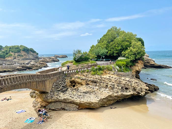 Qué ver en Biarritz: 10 imprescindibles y playas 5 qué ver en Biarritz, qué ver en Biarritz en un día, Biarritz en un fin de semana, escapada desde San Sebastián a Biarritz, qué hacer en Biarritz desde Donostia, imprescindibles en Biarritz, vale la pena visitar Biarritz desde San Sebastián, qué playas de Biarritz son mejores para surf, mejores playas de Biarritz, casino de Biarritz, País Vasco Francés, Biarritz Francia, Norte de Francia, roca de la virgen, Rocher Du Basta,