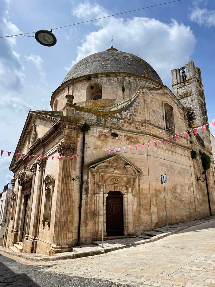 Ceglie Messapica, Qué ver en Ceglie Messapica, qué ver en Ceglie Messapica en un día, mejores cosas que hacer en Ceglie Messapica Puglia, visitar Ceglie Messapica desde España, biscotto Cegliese qué es, cripta de San Michele Ceglie Messapica, Qué ver en el sur de Italia, qué ver en Puglia, Qué ver en el Valle de Itria, Puglia Italia, Valle de Itria pueblos bonitos, pueblos bonitos de Italia