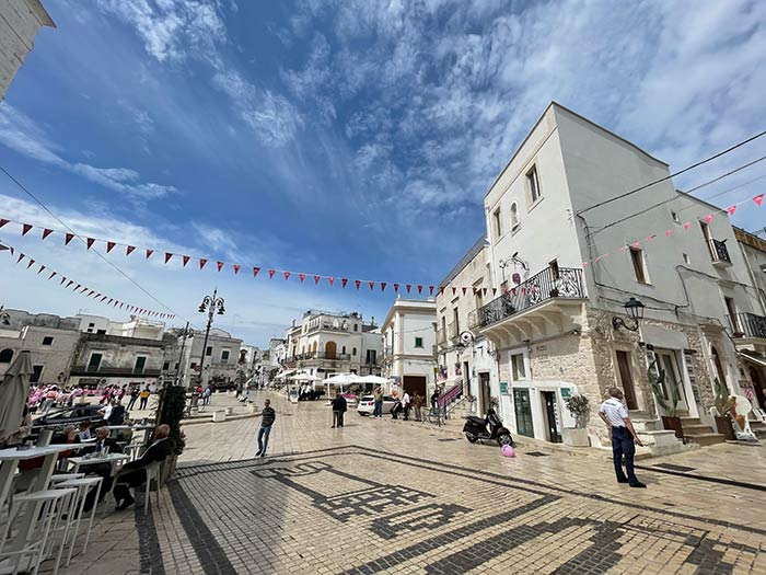 Piazza Plebiscito en Ceglie Messapica, Puglia, Italia