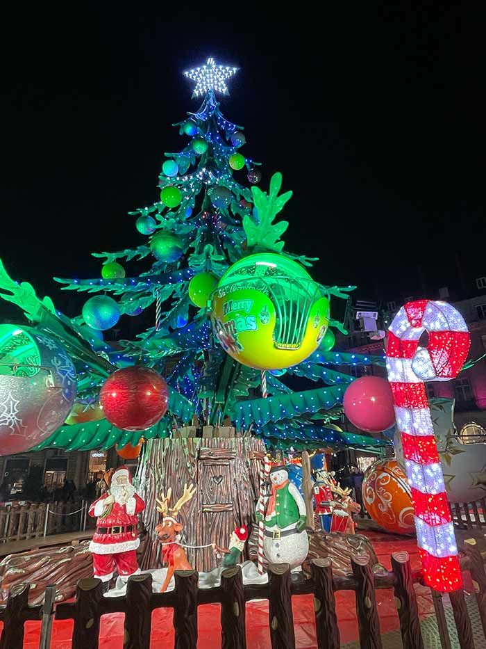 Navidad en Nantes, Nantes en Navidad, Mercadillos navidad en Nantes, qué ver en Nantes, Nantes Francia, mejores ciudades para Navidad en Francia, Francia en Navidad, Le Voyage en hiver, Le voyage a Nantes, mejores destinos navideños en Francia, La nuit je vois, mercadillo navideño Place Royale, mercadillo navideño la Place du Commerce, planes con niños en Nantes, 