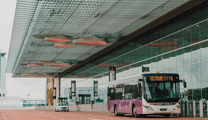 Cómo ir del aeropuerto de Singapur al centro, del aeropuerto de Singapur al centro, Changi al centro, cómo ir del aeropuerto de Singapur al centro en metro, tiempo aeropuerto Changi a Marina Bay, qué líneas de MRT desde Changi, “horario metro Changi, mejor opción Changi a centro taxi vs metro vs shuttle, traslado privado aeropuerto Singapur precio, reserva traslado aeropuerto Singapur, comprar EZ-Link en Changi, City Shuttle Changi reserva, free Singapore tour Changi requisitos, guardar maletas Changi precio, visado para salir del aeropuerto Singapur transit, cómo ir del aeropuerto de Singapur al centro Marina Bay, cómo ir del aeropuerto de Singapur a Chinatown, cómo ir del aeropuerto de Singapur a Orchard, cómo ir del aeropuerto de Singapur a Sentosa