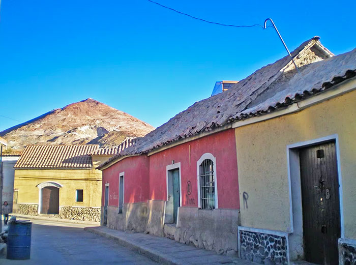 Calles y casas del centro histórico de Potosí, Bolivia