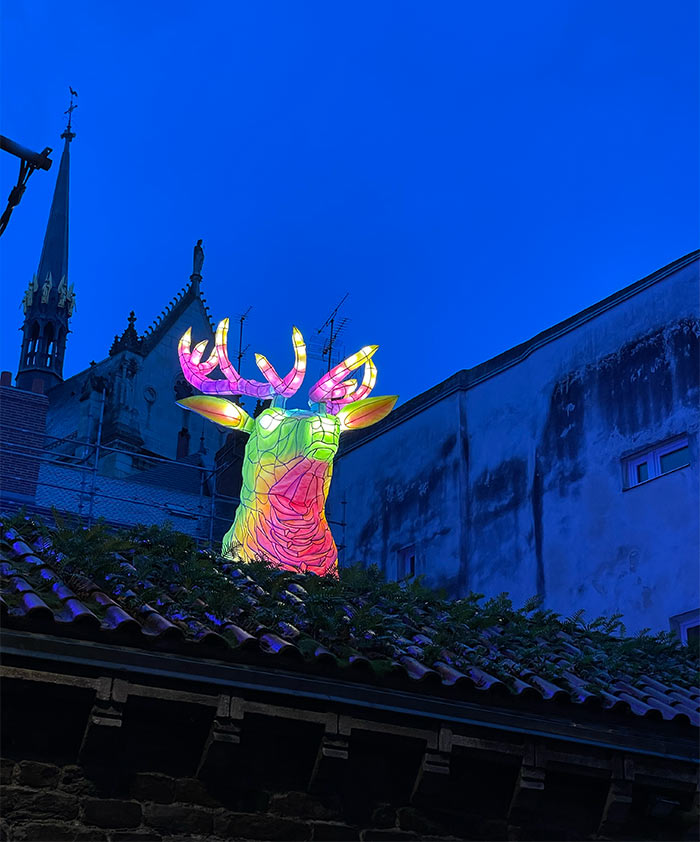 Ciervo de decoración navideña en Nantes, Francia para Le Voyage en Hiver