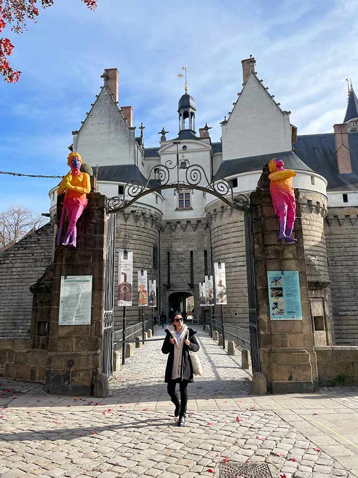 Navidad en Nantes, Nantes en Navidad, Mercadillos navidad en Nantes, qué ver en Nantes, Nantes Francia, mejores ciudades para Navidad en Francia, Francia en Navidad, Le Voyage en hiver, Le voyage a Nantes, mejores destinos navideños en Francia, La nuit je vois, mercadillo navideño Place Royale, mercadillo navideño la Place du Commerce, planes con niños en Nantes, Castillo de los Duques de Bretaña 