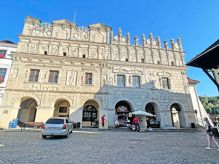 Qué ver en Kazimierz Dolny, el pueblo renacentista junto al Vístula 6 Qué ver en Polonia, qué ver cerca de Lublin, Kazimierz Dolny, Kazimierz Dolny Polonia, qué ver en Kazimierz Dolny en 1 día, qué ver en Kazimierz Dolny desde Lublin, excursión desde Lublin, cosas que ver en Kazimierz Dolny, Korzeniowy Dół Kazimierz Dolny cómo llegar, castillo Kazimierz Dolny horario y precio, mercado Rynek Kazimierz Dolny, Kazimierz Dolny mejor época, excursión Kazimierz Dolny desde Varsovia en español, Kazimierz Dolny pueblo artístico galerías, dónde dormir Kazimierz Dolny, Rynek, plaza del Mercado Kazimierz Dolny