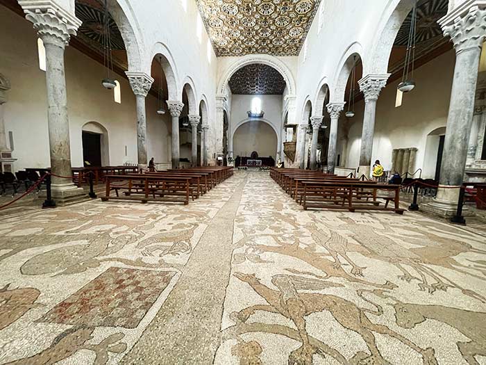 Otranto, qué ver en Otranto, Qué ver en el sur de Italia, qué ver en Puglia, ciudades más bonitas de Puglia, Pueblos mas bonitos de Apulia, qué ver en Otranto en 1 día, qué ver en Otranto en 2 días, mejores playas cerca de Otranto, Baia dei Turchi, Porto Badisco, catedral de Otranto mosaico, catedral de Otranto horario, castillo de Otranto horarios visita audio guía, cómo llegar a Otranto desde Lecce, cómo llegar a Otranto desde Brindisi, cómo llegar a Otranto en tren, mejores miradores Otranto atardecer, Otranto consejos viaje verano septiembre, excursiones desde Otranto, Castro, Santa Cesarea Terme, Grotta Zinzulusa Otranto con niños, Otranto actividades familiares, dónde comer en Otranto platos típicos, ruta por el Salento con Otranto de base 