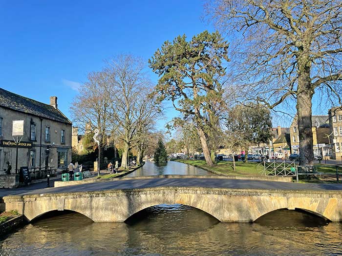 qué ver en Bourton-on-the-Water, Cotswolds, Inglaterra, Destinos Europeos para viajar en Primavera