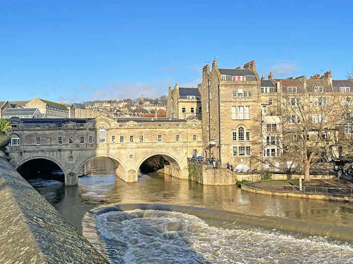 Qué ver en Bath, qué hacer en Bath, imprescindibles de Bath, termas romanas Bath, Bath Inglaterra, Inglaterra, Reino Unido, qué ver en Inglaterra, Ruta por Inglaterra, excursiones cerca de Londres, Bath cerca de Londres, cómo llegar a Bath, Abadía de Bath, visitar Bath, Bath UK, Puente Pulteney 
