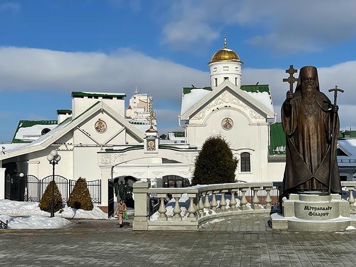 Qué ver en Minsk, Viajar a Bielorrusia desde España 2026, consejos para viajar a Minsk, frontera Lituania Bielorrusia autobús, presupuesto para viajar a Minsk, es barato Minsk, es seguro Minsk, qué hacer en Minsk, cómo llegar a Minsk, cómo ir a Bielorrusia desde Lituania, Minsk Bielorrusia, museo comunista Minsk, barrio Oktyabrskaya en Minsk, Catedral ortodoxa de Minsk, Catedral del Espíritu Santo Minsk 