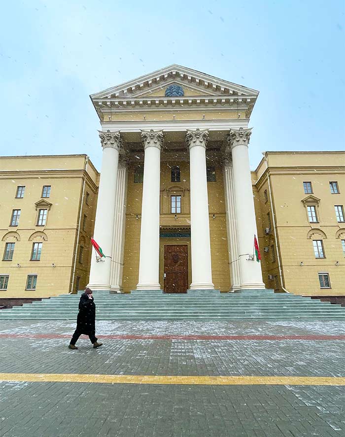 Qué ver en Minsk, Viajar a Bielorrusia desde España 2026, consejos para viajar a Minsk, frontera Lituania Bielorrusia autobús, presupuesto para viajar a Minsk, es barato Minsk, es seguro Minsk, qué hacer en Minsk, cómo llegar a Minsk, cómo ir a Bielorrusia desde Lituania, Minsk Bielorrusia, museo comunista Minsk, barrio Oktyabrskaya en Minsk, Edificio de la KGB en Minsk