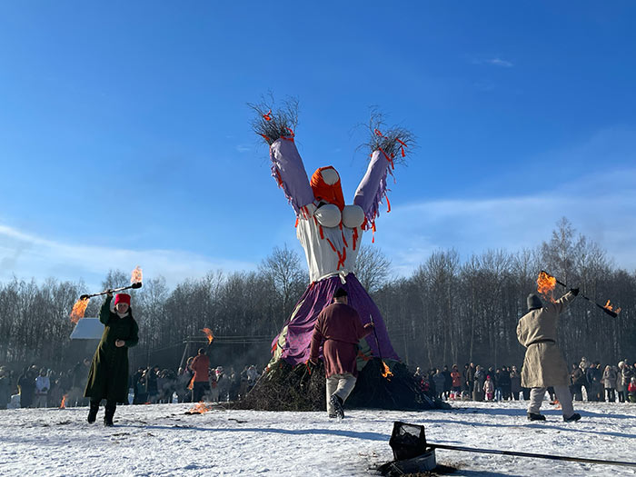 Qué ver en Minsk, Viajar a Bielorrusia desde España 2026, consejos para viajar a Minsk, frontera Lituania Bielorrusia autobús, presupuesto para viajar a Minsk, es barato Minsk, es seguro Minsk, qué hacer en Minsk, cómo llegar a Minsk, cómo ir a Bielorrusia desde Lituania, Minsk Bielorrusia, Festival Maslenitsa Bielorrusia, Festival fin del invierno Minsk, Máslenitsa Bielorrusia, Másnitsya Minsk, Maslenica Minsk