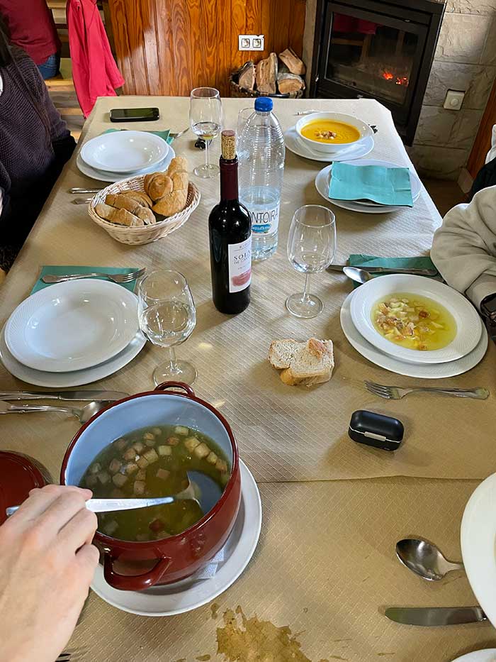 Gastronomía asturiana, Teverga, Casa Manolo, Taller de pan casero en Teverga, taller de pan casero Asturias, experiencias rurales en Asturias, Senda del oso Asturias, Qué ver en Teverga, Teverga Asturias, qué ver en Asturias, zonas bonitas de Asturias, pueblos bonitos en Asturias, pueblos de Teverga, como hacer la senda del oso, Senda del Oso en bici, Escapada de naturaleza en Asturias, Dónde comer en Teverga, Alojamiento rural con jacuzzi Asturias, alojamientos rurales en Asturias, rutas de senderismo en Teverga, zonas para hacer senderismo en Asturias, gastronomía asturiana, casa manolo Teverga