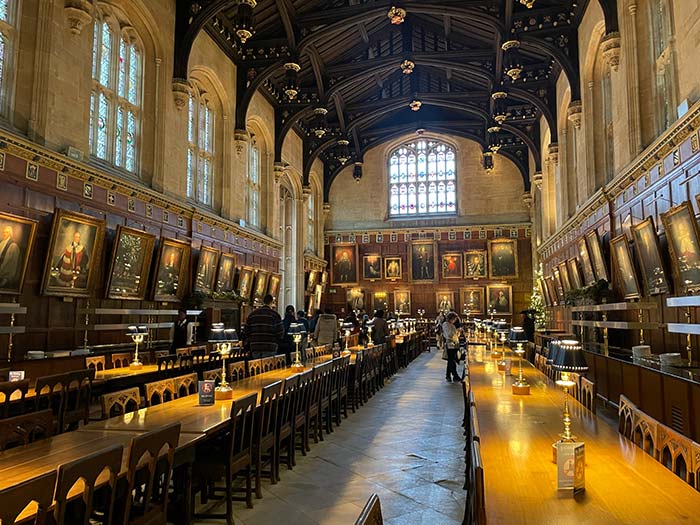 Qué ver en Oxford, qué hacer en Oxford, imprescindibles de Oxford, Oxford Inglaterra, Inglaterra, Reino Unido, qué ver en Inglaterra, Ruta por Inglaterra, excursiones cerca de Londres, Oxford cerca de Londres, cómo llegar a Oxford, Universidad de Oxford, visitar Oxford, Oxford UK, Christ Church College, Radcliffe Camera, Radcliffe Square, Biblioteca Bodleiana, Teatro Sheldonian, Merton College, Magdalen College, Balliol College, Carfax Tower, Iglesia de la Virgen María Oxford, St Mary the Virgin Oxford, The Eagle and Child Oxford, The Lamb & Flag Oxford, Covered Market Oxford, Puente de los Suspiros Oxford, Hertford Bridge Oxford, Oxford Castle & Prison, 