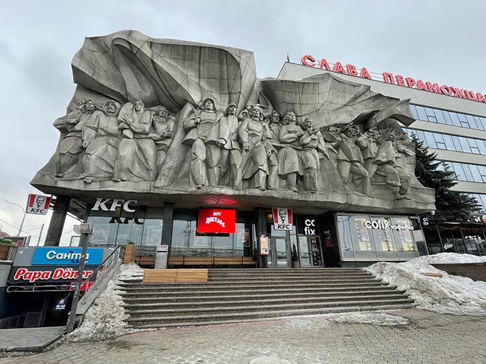 Qué ver en Minsk, Viajar a Bielorrusia desde España 2026, consejos para viajar a Minsk, frontera Lituania Bielorrusia autobús, presupuesto para viajar a Minsk, es barato Minsk, es seguro Minsk, qué hacer en Minsk, cómo llegar a Minsk, cómo ir a Bielorrusia desde Lituania, Minsk Bielorrusia, museo comunista Minsk, barrio Oktyabrskaya en Minsk, KFC Soviético en Minsk, KFC Minsk