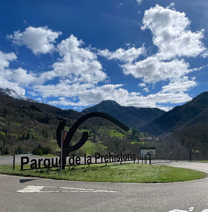 Parque de la Prehistoria de Teverga, Taller de pan casero en Teverga, taller de pan casero Asturias, experiencias rurales en Asturias, Senda del oso Asturias, Qué ver en Teverga, Teverga Asturias, qué ver en Asturias, zonas bonitas de Asturias, pueblos bonitos en Asturias, pueblos de Teverga, como hacer la senda del oso, Senda del Oso en bici, Escapada de naturaleza en Asturias, Dónde comer en Teverga, Alojamiento rural con jacuzzi Asturias, alojamientos rurales en Asturias, rutas de senderismo en Teverga, zonas para hacer senderismo en Asturias, gastronomía asturiana, casa manolo Teverga, Parque Natural de las Ubiñas-La Mesa