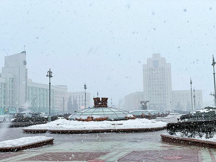 Qué ver en Minsk, Viajar a Bielorrusia desde España 2026, consejos para viajar a Minsk, frontera Lituania Bielorrusia autobús, presupuesto para viajar a Minsk, es barato Minsk, es seguro Minsk, qué hacer en Minsk, cómo llegar a Minsk, cómo ir a Bielorrusia desde Lituania, Minsk Bielorrusia, museo comunista Minsk, barrio Oktyabrskaya en Minsk, Plaza de la Independencia Minsk, 