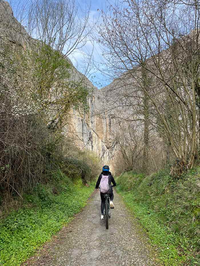Senda del oso Asturias, Qué ver en Teverga, Teverga Asturias, qué ver en Asturias, zonas bonitas de Asturias, pueblos bonitos en Asturias, pueblos de Teverga, como hacer la senda del oso, Senda del Oso en bici, Escapada de naturaleza en Asturias, Dónde comer en Teverga, Alojamiento rural con jacuzzi Asturias, alojamientos rurales en Asturias, rutas de senderismo en Teverga, pubs en teverga, zonas para hacer senderismo en Asturias
