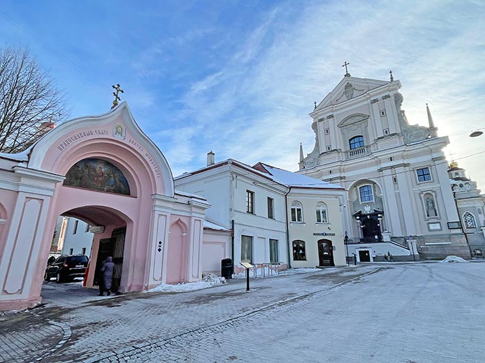 Plaza de la catedral Vilna, principal de Vilna, catedral de Vilna, Torre de Gediminas, Puerta del amanecer Vilna, Aušros Vartai, Qué ver en Vilna, Qué hacer en Vilna, Vilna Lituania, Vilna 1 día, Vilna 2 días, Universidad de Vilna, Catedral de Vilna, hoteles en Vilna, cómo ir de Vilna a Kaunas, Vilna Vilnius en 3 días, cómo llegar a Vilna, República de Užupis 