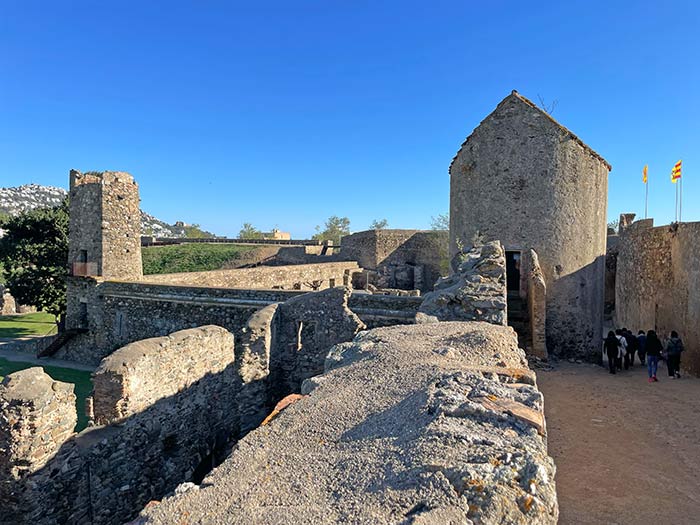 Qué ver en Roses, Roses y alrededores, Restaurantes donde comer en Roses, elBulli1846 entradas, Playas de Roses, calas de Roses, Cap de Creus ruta, Girona, qué ver en Girona, qué hacer en Roses, Roses Costa Brava, Roses Costa Brava, Qué hacer en Roses, Restaurantes Rose, Dormir en Roses, Excursiones desde Roses, hoteles en roses, castillo de roses 