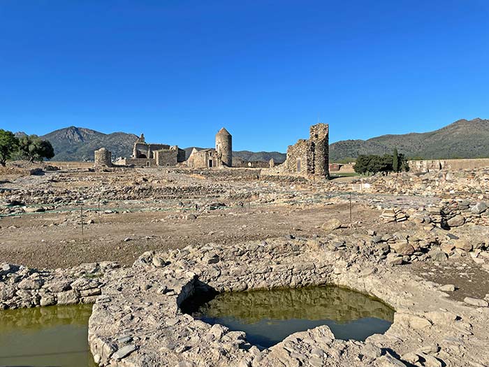 Qué ver en Roses, Roses y alrededores, Restaurantes donde comer en Roses, elBulli1846 entradas, Playas de Roses, calas de Roses, Cap de Creus ruta, Girona, qué ver en Girona, qué hacer en Roses, Roses Costa Brava, Roses Costa Brava, Qué hacer en Roses, Restaurantes Rose, Dormir en Roses, Excursiones desde Roses, hoteles en roses, castillo de roses, ciutadella de Roses