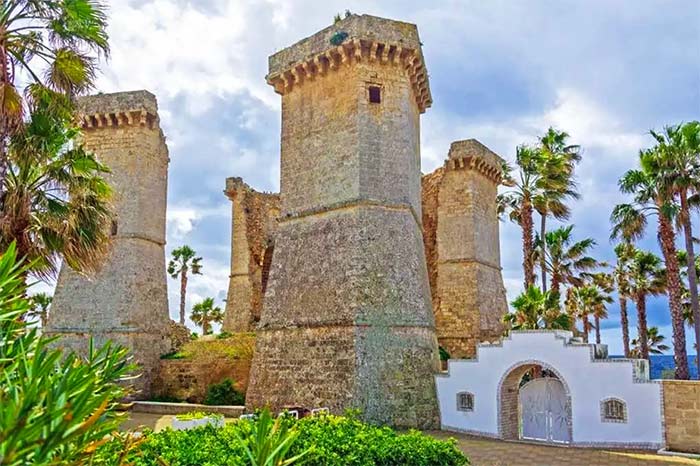 anta Maria al Bagno, Salento Puglia, Qué ver en Santa Maria al Bagno, Playas de Santa Maria al Bagno, Turismo en Santa Maria al Bagno, Santa Maria al Bagno Italia, Hoteles en Santa Maria al Bagno, Nardò Puglia, Gallipoli Puglia, Porto Selvaggio Salento, Quattro Colonne, Museo de la Memoria y la Acogida, Dónde comer en Santa Maria al Bagno, Ruta por el Salento, Alquiler vacacional Santa Maria al Bagno, Mejores calas de Puglia, Cómo llegar a Santa Maria al Bagno, Santa Maria al Bagno Nardò, Mapa de Santa Maria al Bagno, Restaurantes Santa Maria al Bagno