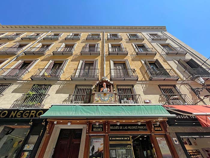 Edificios históricos de Madrid, negocios históricos de Madrid, negocios con historia en Madrid, errores al visitar Madrid, visitar Madrid, qué ver en Madrid, imprescindibles de Madrid, qué hacer en Madrid, guía de Madrid, dónde comer en Madrid, tapas en Madrid, alojamiento barato en Madrid, mejores barrios de Madrid, turismo en Madrid, moverse por Madrid, museos de Madrid, planes en Madrid para turistas, 